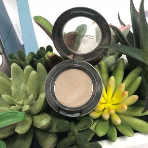 MAC EYESHADOW- Seedling (lightly used)